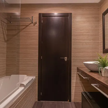 Pyr - Puerto Banus *